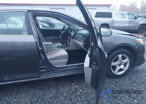 2013 Toyota Camry Le z USA, uszkodzony, nr VIN 4T4BF1FK5DR286918